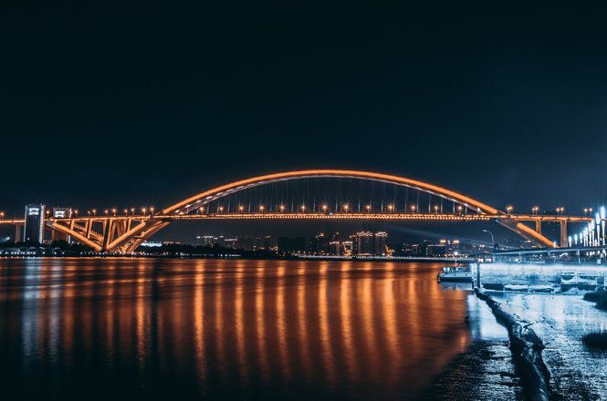 世界大跨径拱桥—卢浦大桥