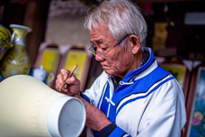 非物质文化遗产手工制瓷优秀传承人——张文月