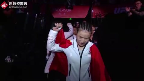 42秒KO对手，女孩张伟丽成为中国首位UFC冠军