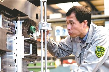 李凯军：中国第一汽车集团公司铸造公司模具<em>钳工</em>高级技师