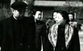 1927年邓颖超同志生产被敌人追捕意外难产，再也没有了孩子