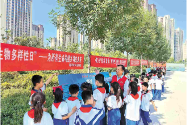 林业行业宽领域专家王海<em>明</em>，手机存上千名林农果农花农微信