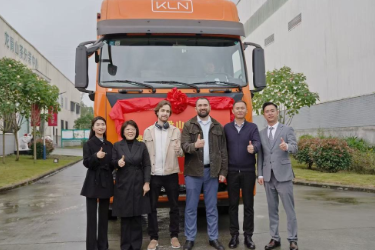 <em>新</em>农人兴农人 | 胡先军的川<em>茶</em>“出海