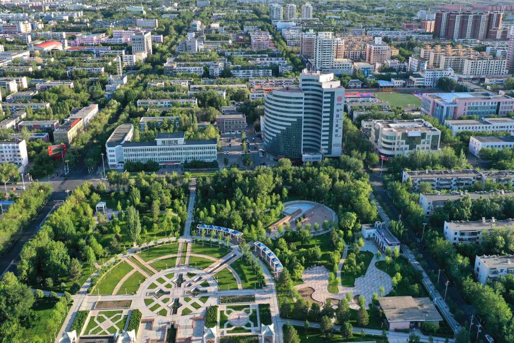 克拉<em>玛</em>依<em>的</em>生态逆袭：从“不毛之地”到园林城市1
